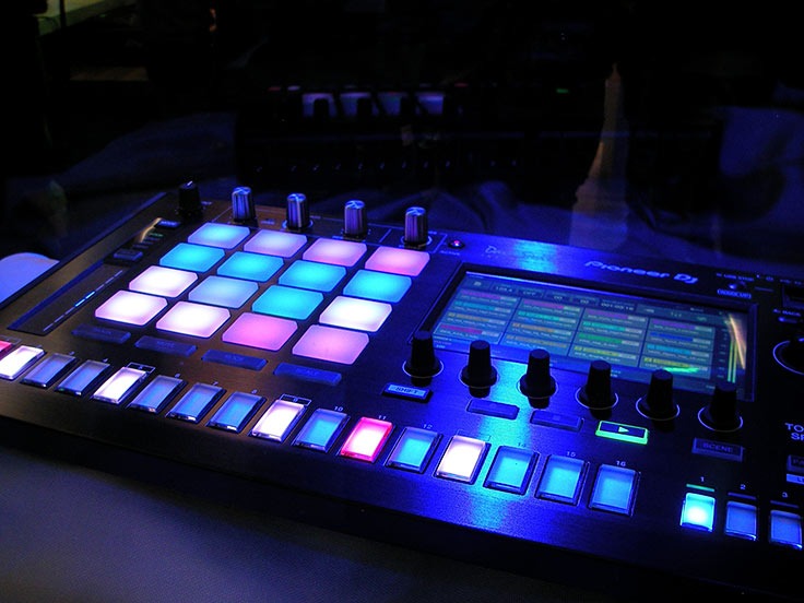 Robot DJ