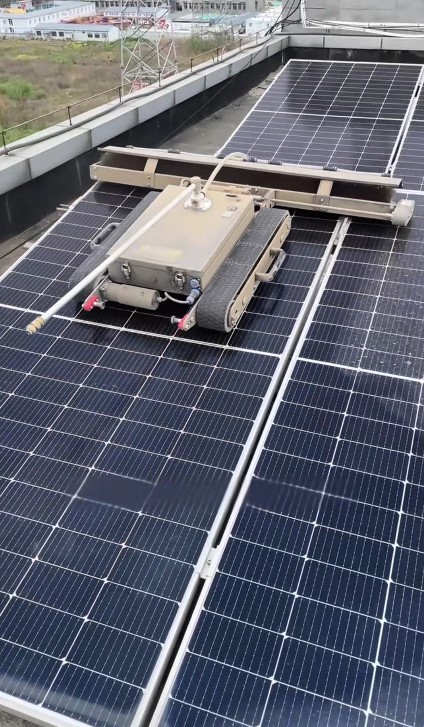 Robot curatare panouri solare - ZK-2503 cu o perie